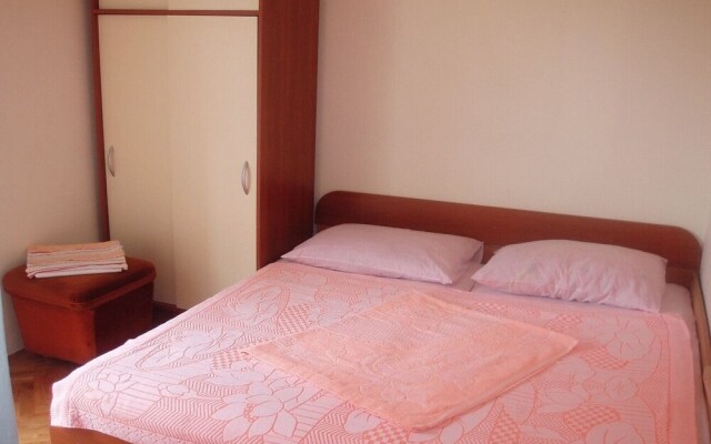 Lile - Comfortable 3 Bedroom Apartment - A1