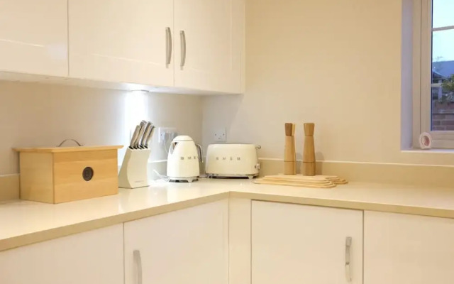 Bicester Villa - 6 Bed - Sleeps 14