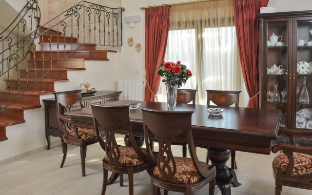 Private Pool Luxurious Villa with Parking & BBQ