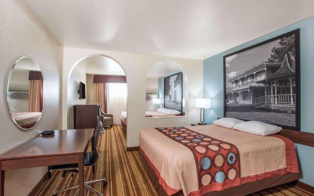 Super 8 by Wyndham Claremore OK