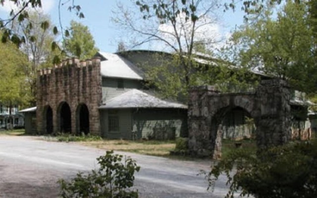 The Smoke House Lodge And Cabins