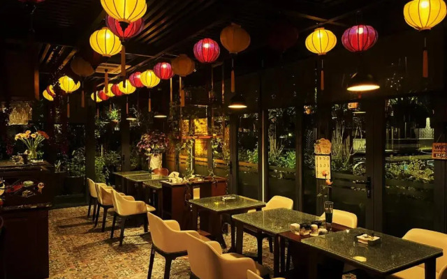 Paris Of Dragonbay Hotel