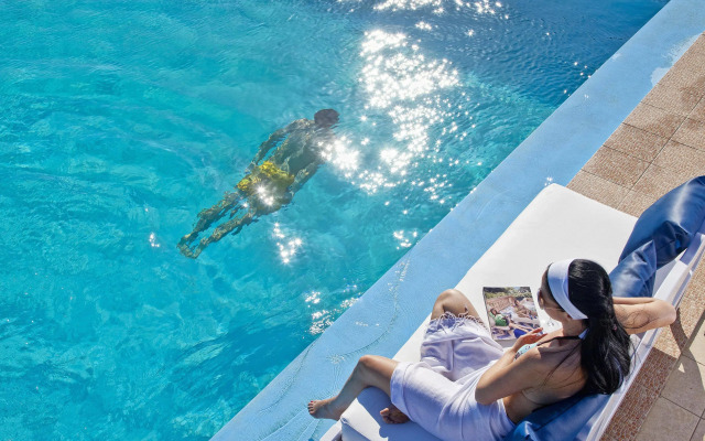 Mrs Chryssana Beach Hotel