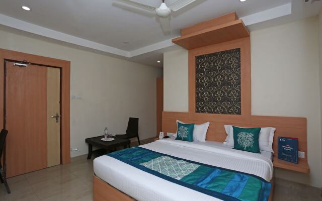 OYO 9048 Hotel Lucifer