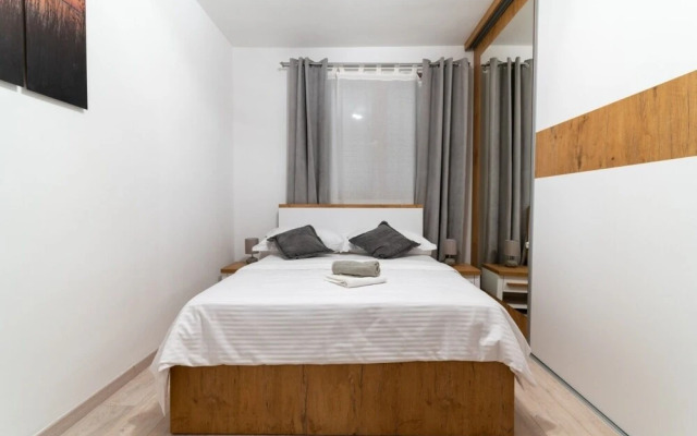 Lux 1 - Heated Pool - A4