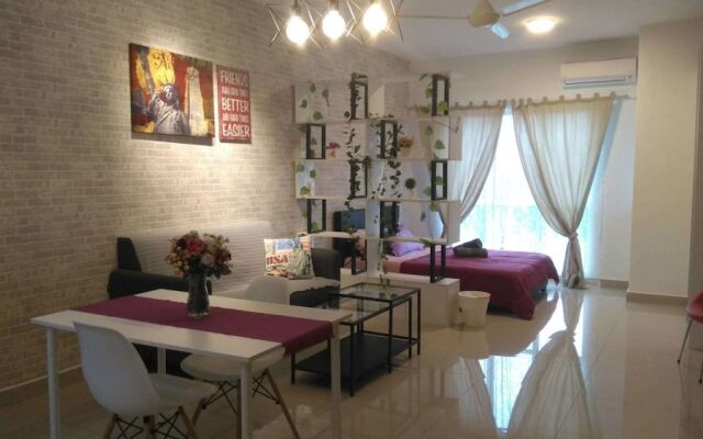 Private Studio Suite Galleria Equine