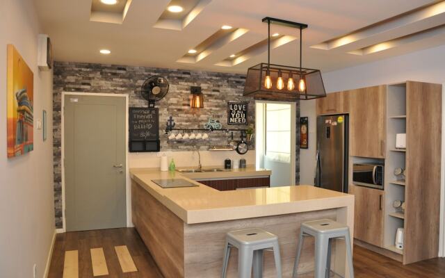 Lawang Suite Apartment With Balcony