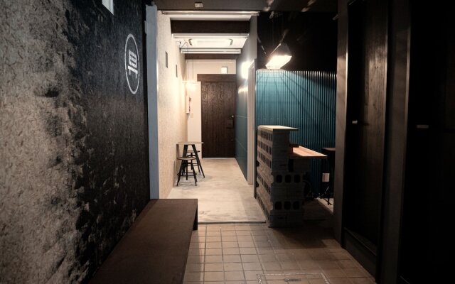 BENCH - Hostel