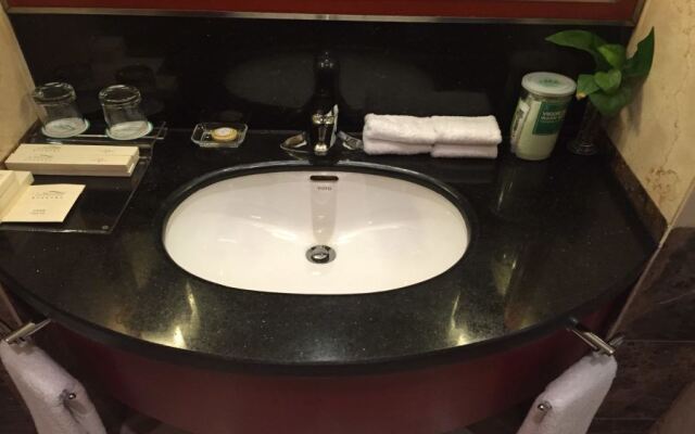 Iris Orchard All Suites Hotel (Tangshan Convention Center)