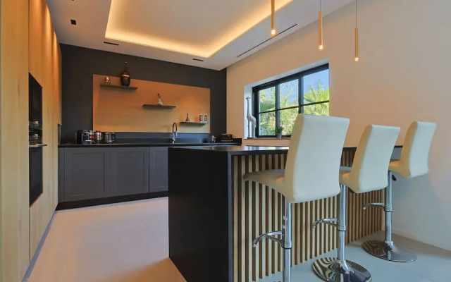 Villa Deva - 5 Bedrooms - Heated Pool