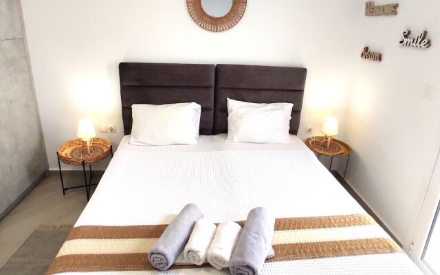 Modern Mykonos 2 Bd Aqua w shared Pool