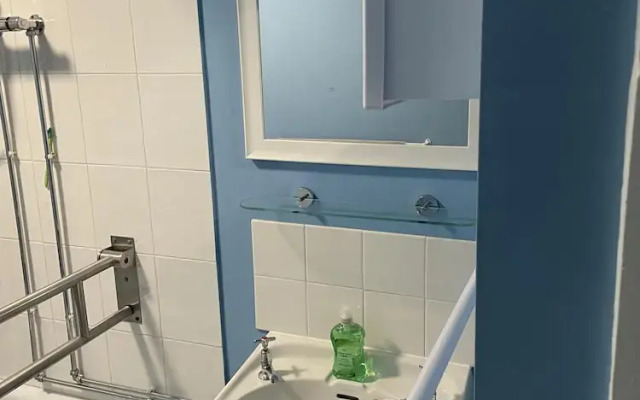 3 Bedroom House in Bradford