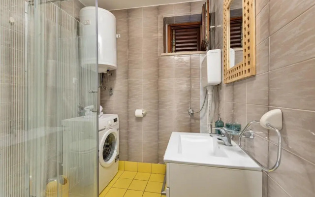 Nice Home in Pinezici With Wifi and 4 Bedrooms