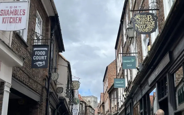 Superb City Centre new Built Flat and gym