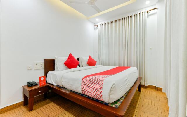 OYO 16711 Malabar Plaza Inn