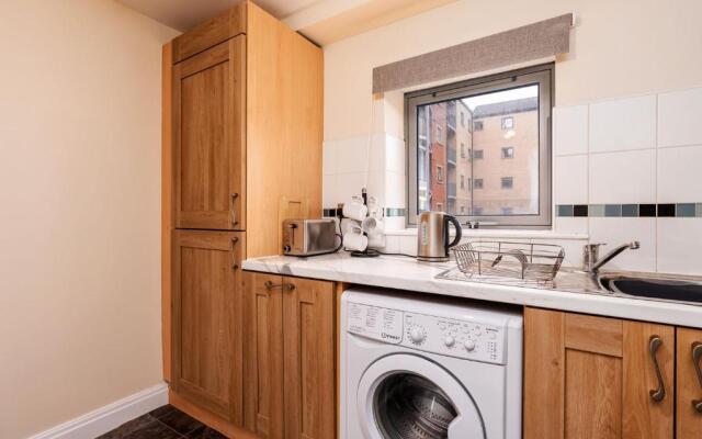Cosy Apartment & Central Location & Contractors & DSA