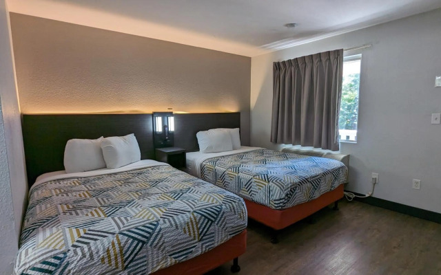 Motel 6 Nashua, NH - North