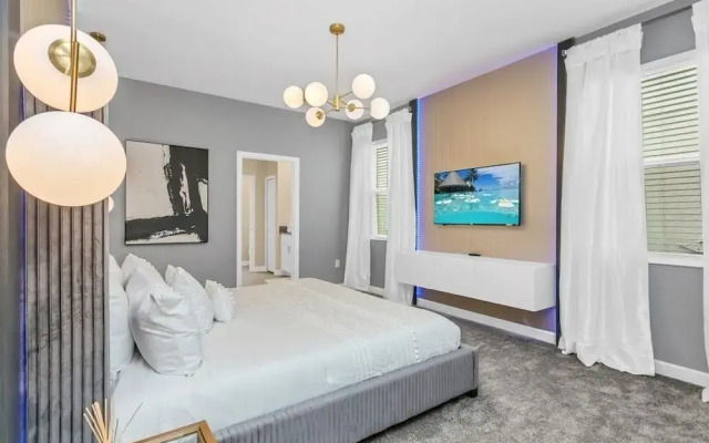 4552target 9 Bedroom Home