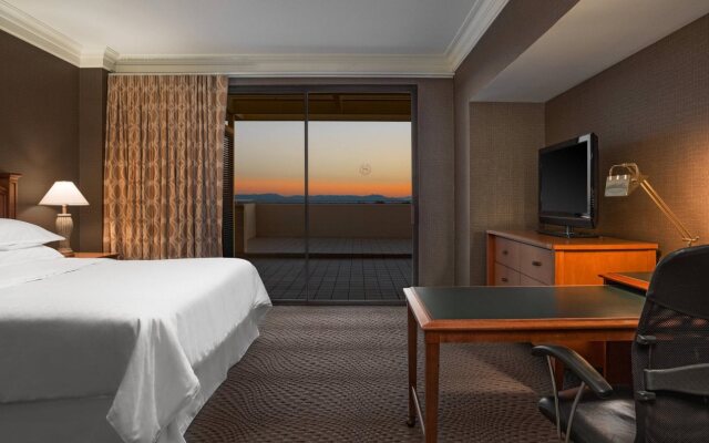 Sheraton Crescent Hotel