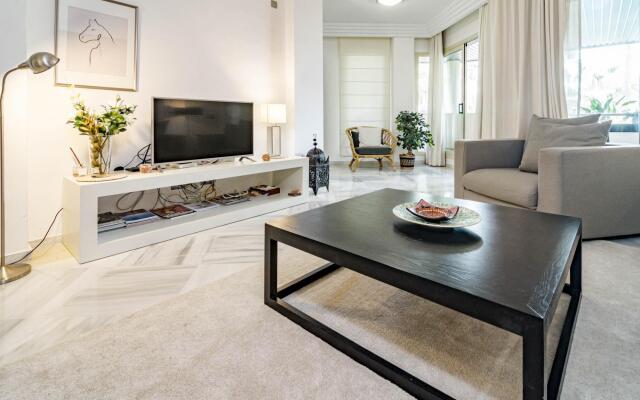 FA - Fabulous Apartment with in and outdoor Pool