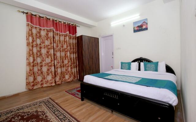 OYO 10165 Home 2BHK Snow View Apartment