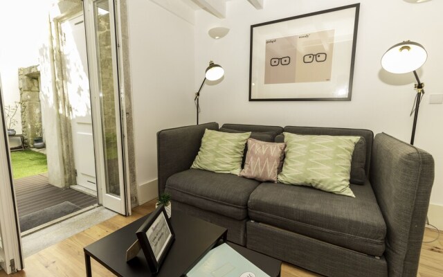 Guest  H4U Bonjardim Garden