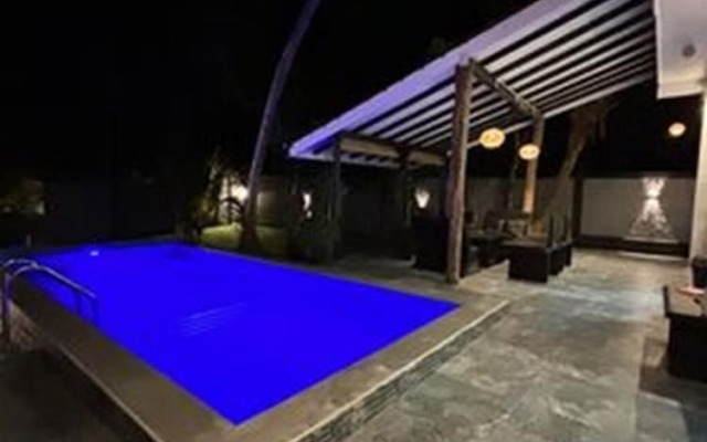 Villa Luxury Virginia With Pool and Garden