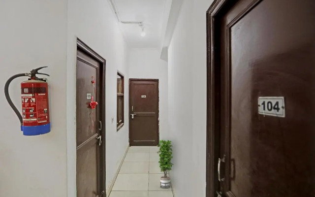 Collection O Mayank Guest House Near ISKCON Temple Noida