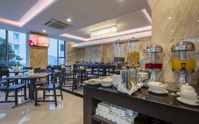 Meriton Hotel