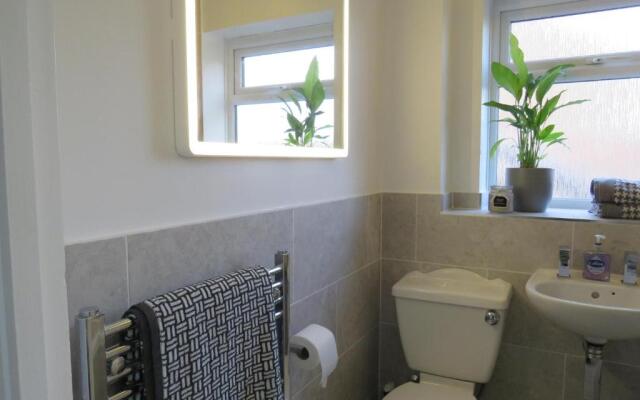 Remarkable and Perfect 3 Bed House in Nottingham
