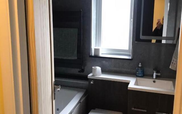 Double Room next to Burnham Crossrail Station