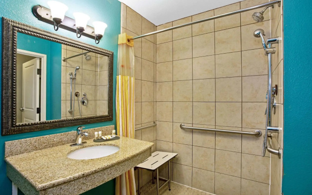 La Quinta Inn & Suites by Wyndham PCB Pier Park area