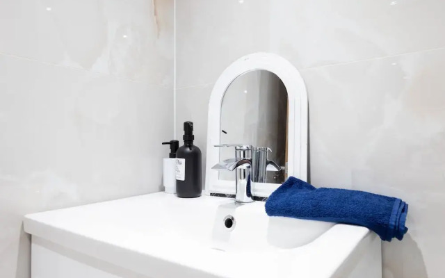 Leeds Retreat - 4BR House, Sleeps 10