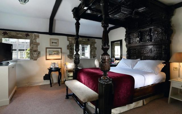Macdonald Bear Hotel