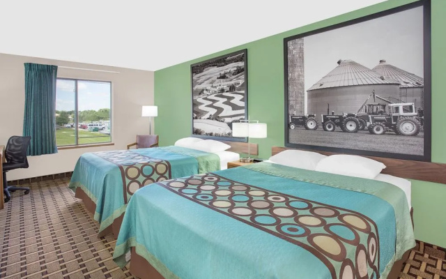Super 8 Motel - Beaver Dam