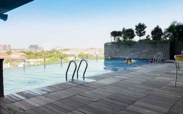 Elegant Studio Room Apartment at Tamansari Papilio By Travelio