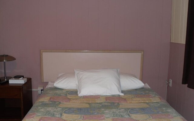 Hotel Bethel - Fort MacLeod, AB