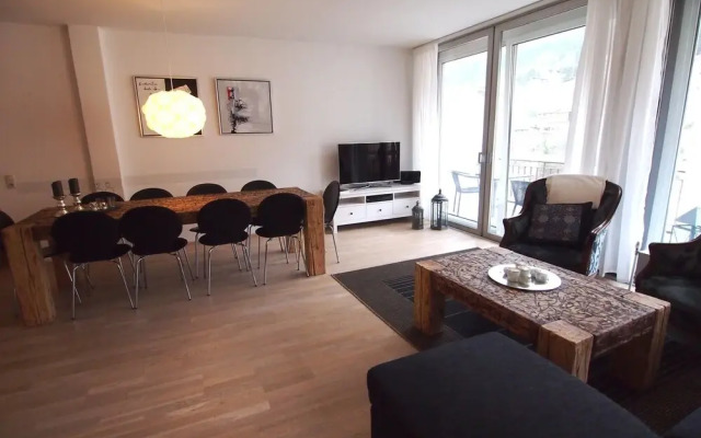 Spacious Apartment With Mountain View