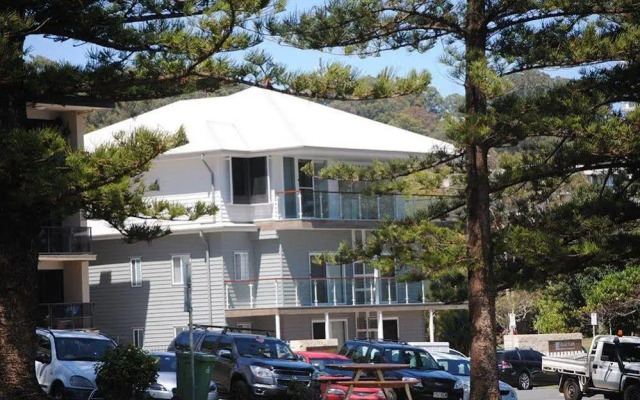 Bujerum Apartments on Burleigh