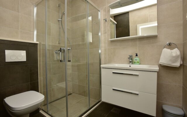 Apartments Mladen