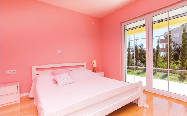 Two-Bedroom Apartment in Pakostane