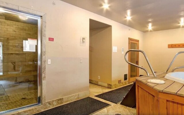 Tyra Riverbend 111 Condo by RedAwning