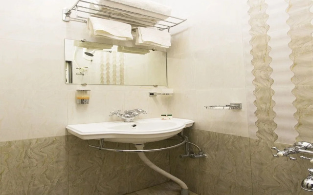 Hotel Shrinivas Executive by OYO Rooms