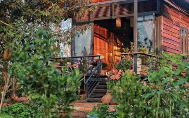 Queeny’s Farmstay Wooden House