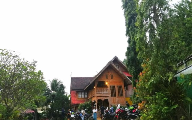 Crossroads House - Hostel