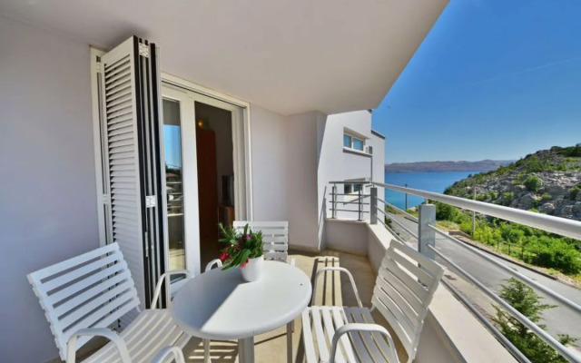 Apartment Sani Karlobag 12725