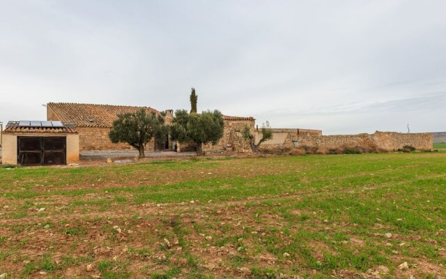 Rustic Cottage in Fraga With Private Garden