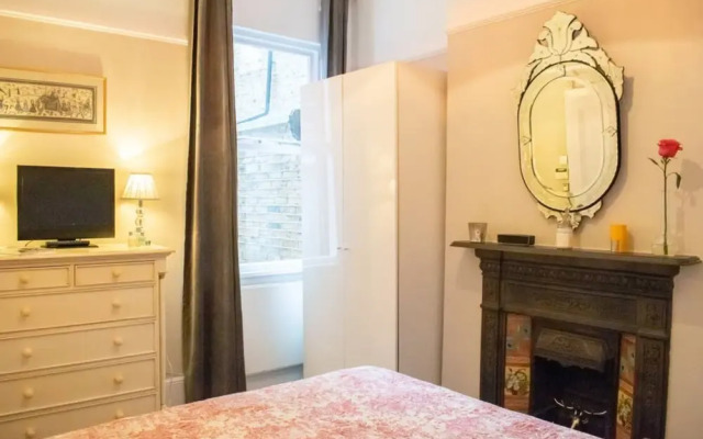 Cosy 2 Bed Ground Floor Flat In London