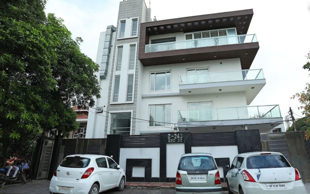 The Signature Hotel By OYO Rooms