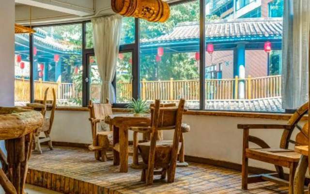 Poya Hotel